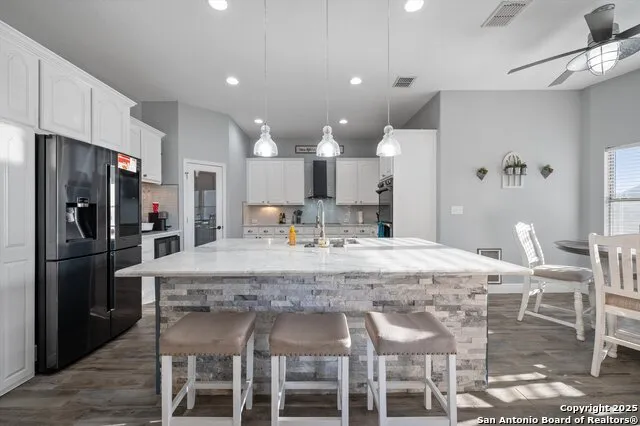 6904 LAURA HTS Schertz, TX 78154