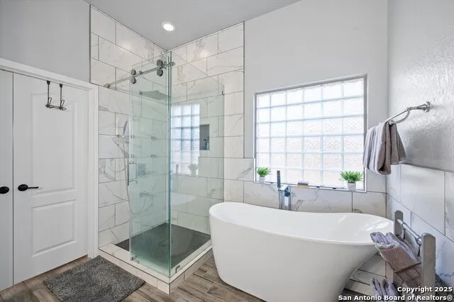 6904 LAURA HTS Schertz, TX 78154