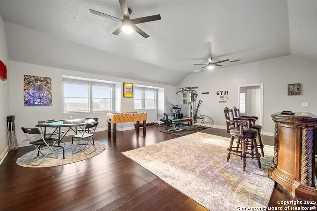6904 LAURA HTS Schertz, TX 78154