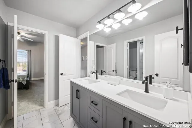 6904 LAURA HTS Schertz, TX 78154
