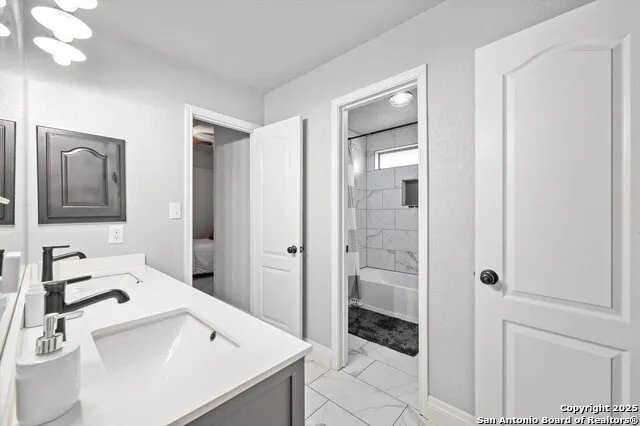 6904 LAURA HTS Schertz, TX 78154