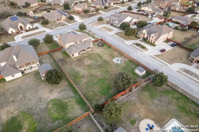 6904 LAURA HTS Schertz, TX 78154