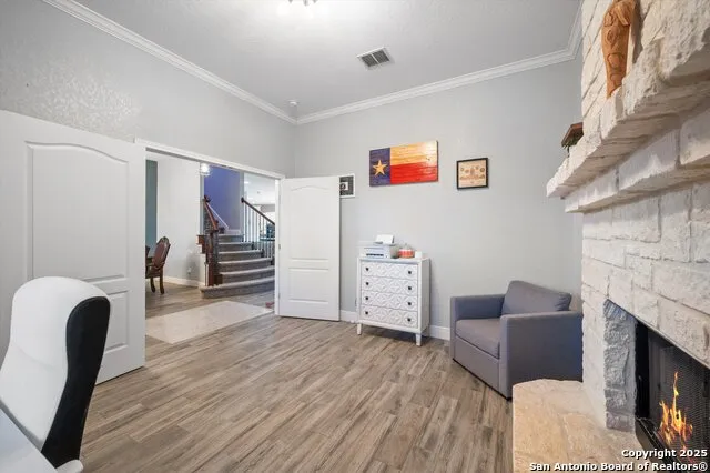 6904 LAURA HTS Schertz, TX 78154
