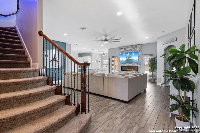 6904 LAURA HTS Schertz, TX 78154
