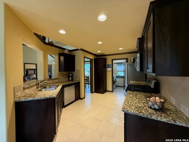 28799 US HIGHWAY 83 Concan, TX 78838