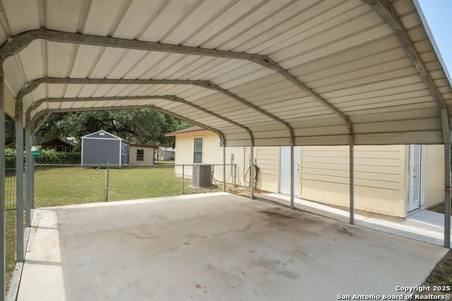 102 Southgate Pleasanton, TX 78064