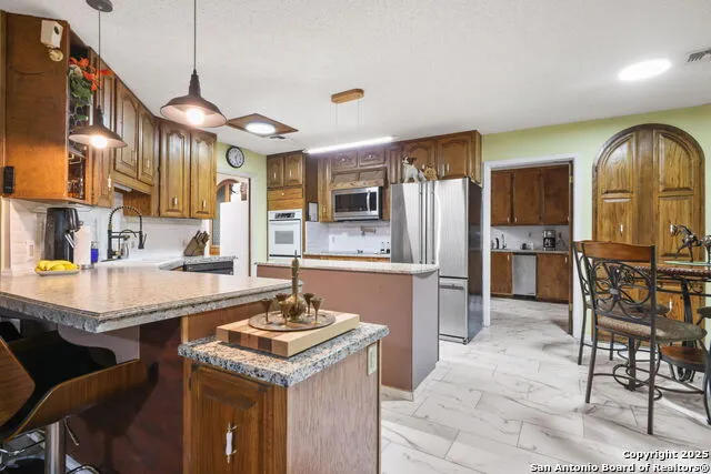 102 Southgate Pleasanton, TX 78064