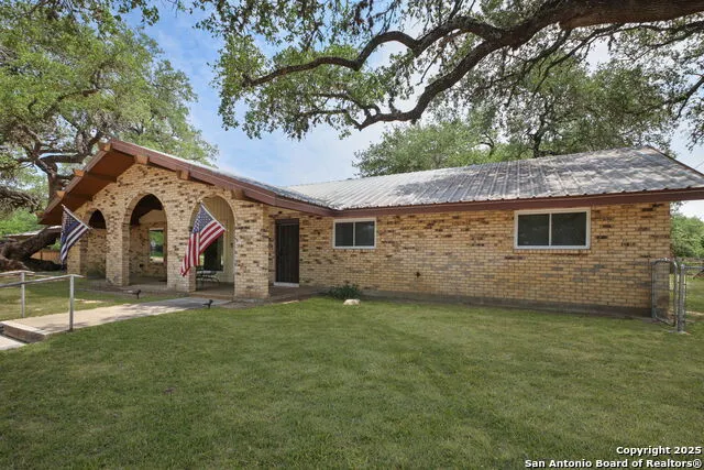 102 Southgate Pleasanton, TX 78064