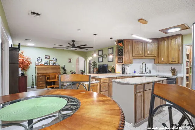 102 Southgate Pleasanton, TX 78064