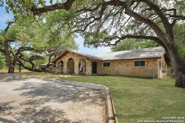 102 Southgate Pleasanton, TX 78064