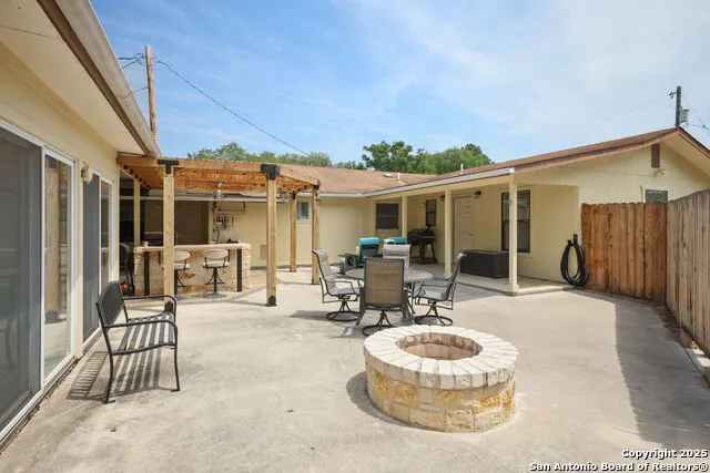 102 Southgate Pleasanton, TX 78064