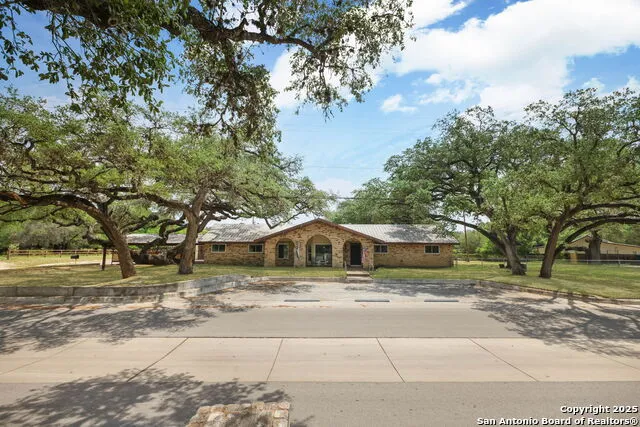 102 Southgate Pleasanton, TX 78064