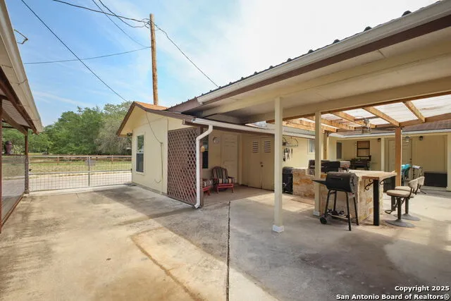 102 Southgate Pleasanton, TX 78064