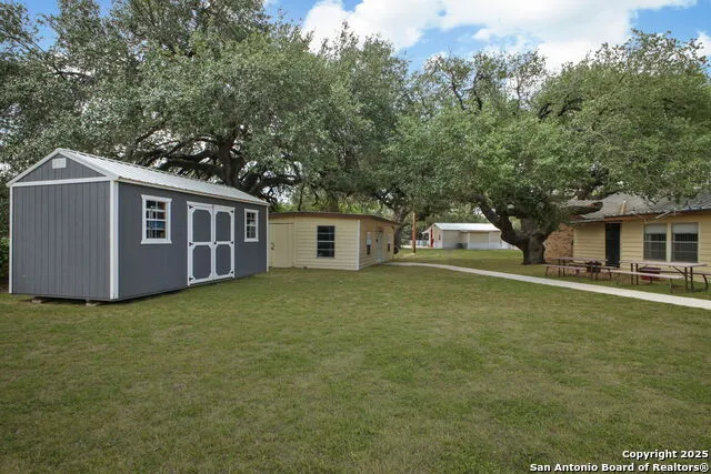 102 Southgate Pleasanton, TX 78064
