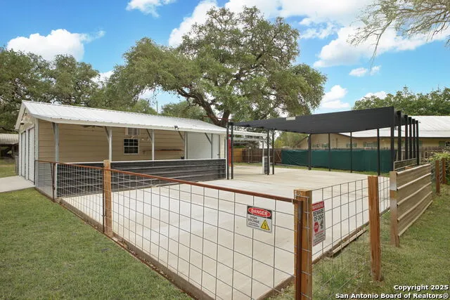 102 Southgate Pleasanton, TX 78064