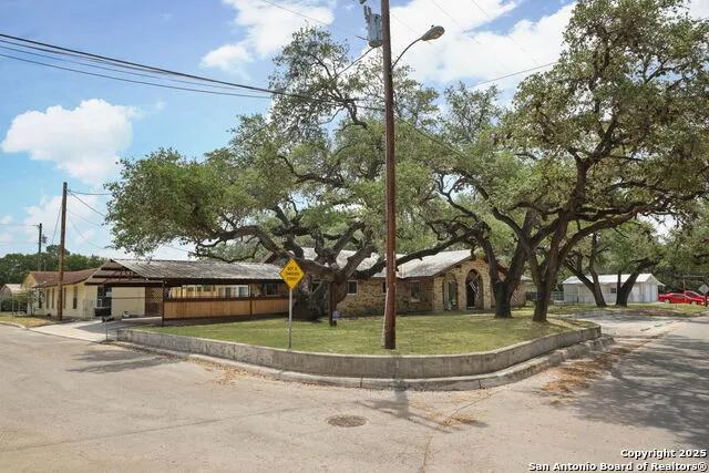 102 Southgate Pleasanton, TX 78064