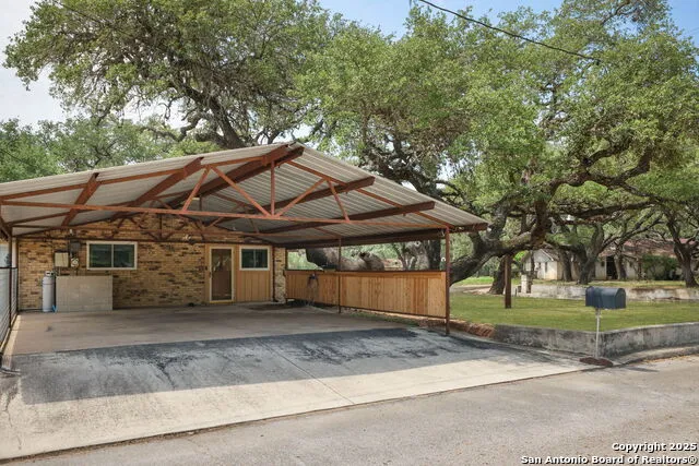 102 Southgate Pleasanton, TX 78064