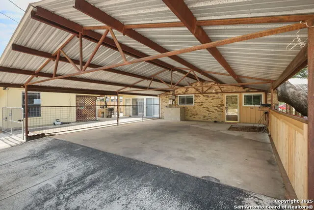 102 Southgate Pleasanton, TX 78064