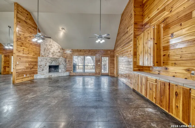 498 Camino Del Rancho Concan, TX 78838