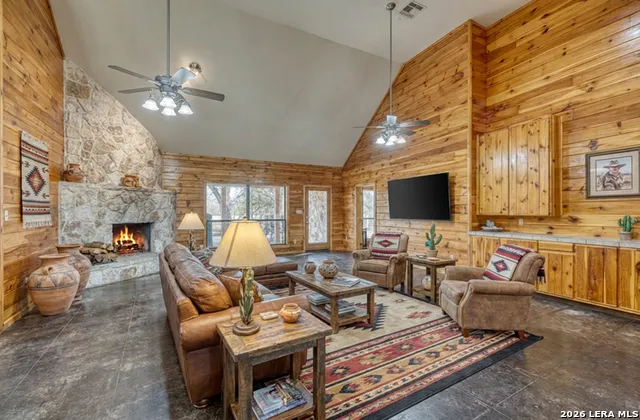 498 Camino Del Rancho Concan, TX 78838