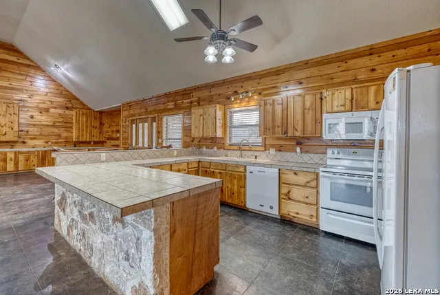 498 Camino Del Rancho Concan, TX 78838