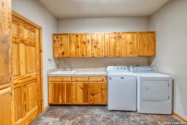 498 Camino Del Rancho Concan, TX 78838