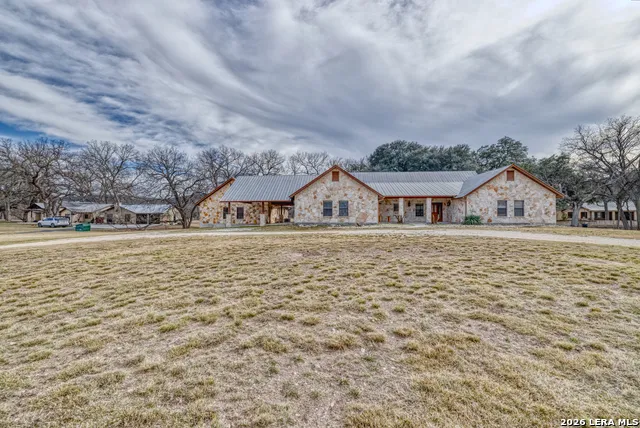 498 Camino Del Rancho Concan, TX 78838