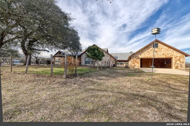 498 Camino Del Rancho Concan, TX 78838
