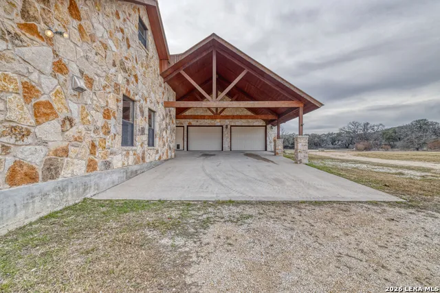 498 Camino Del Rancho Concan, TX 78838