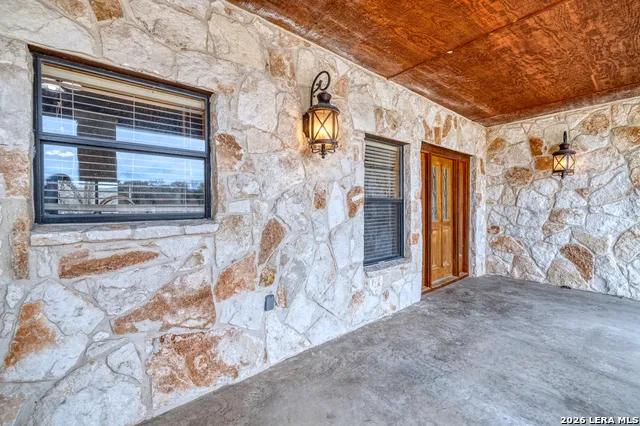 498 Camino Del Rancho Concan, TX 78838