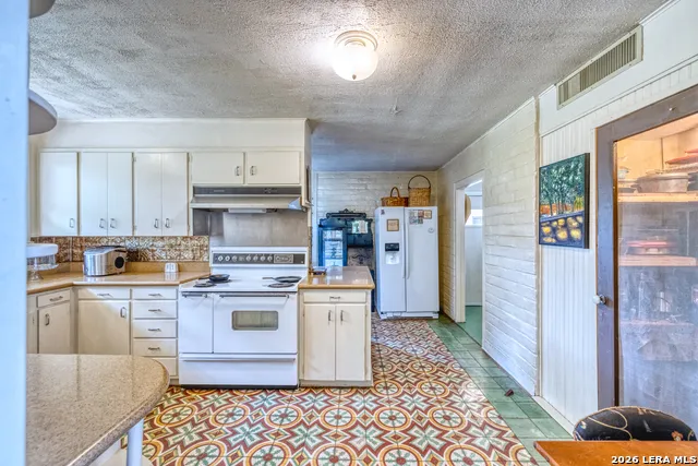 19967 Tx- 127 Concan, TX 78881