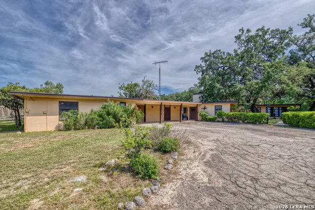 19967 Tx- 127 Concan, TX 78881