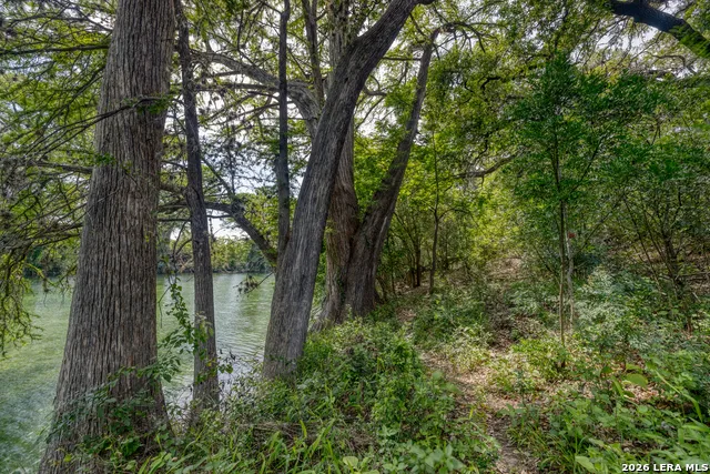 19967 Tx- 127 Concan, TX 78881