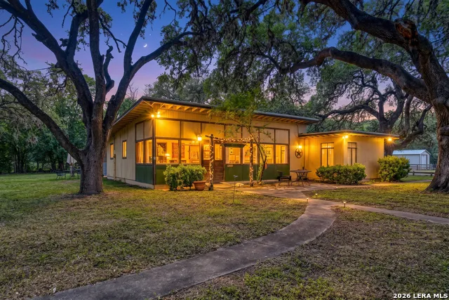 19967 Tx- 127 Concan, TX 78881