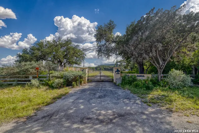 19967 Tx- 127 Concan, TX 78881