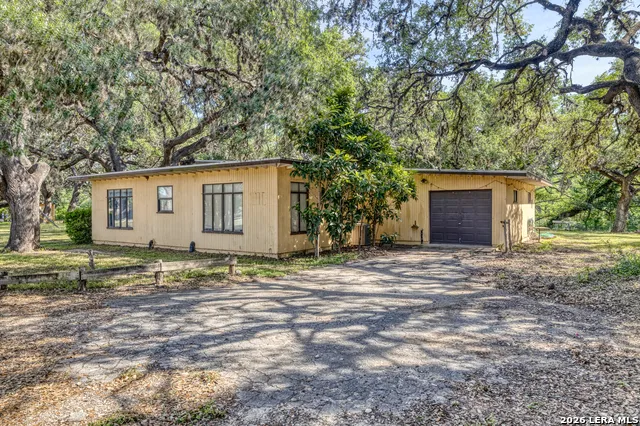 19967 Tx- 127 Concan, TX 78881