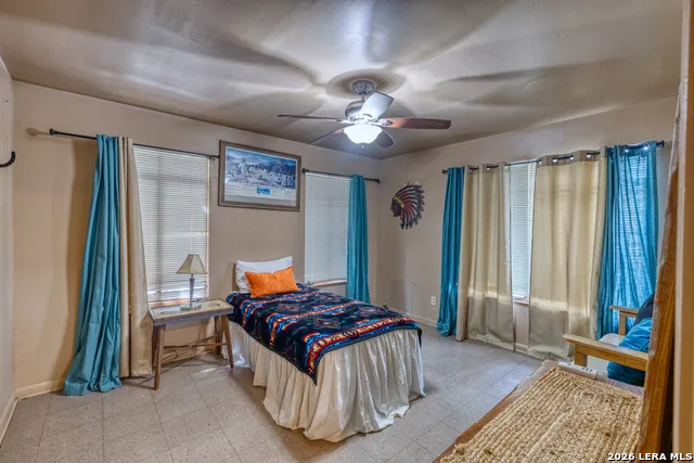 19967 Tx- 127 Concan, TX 78881