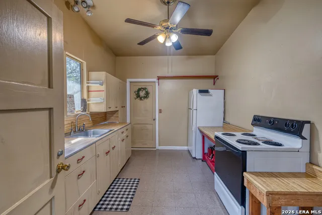 19967 Tx- 127 Concan, TX 78881