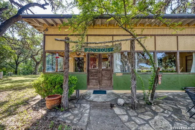 19967 Tx- 127 Concan, TX 78881