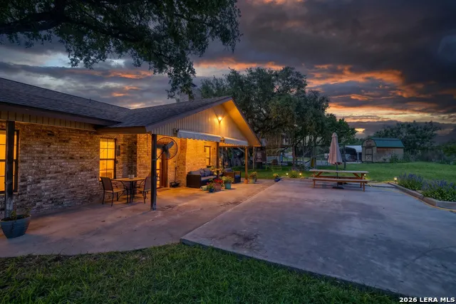 335 Sunset Ridge Uvalde, TX 78801
