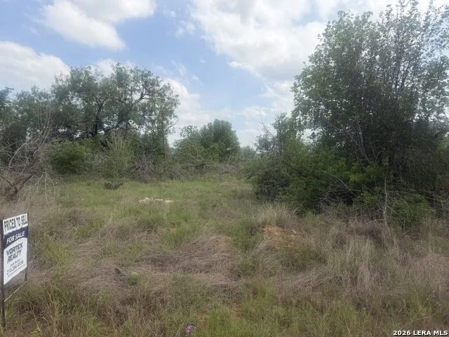5835 Hardy Road Elmendorf, TX 78112