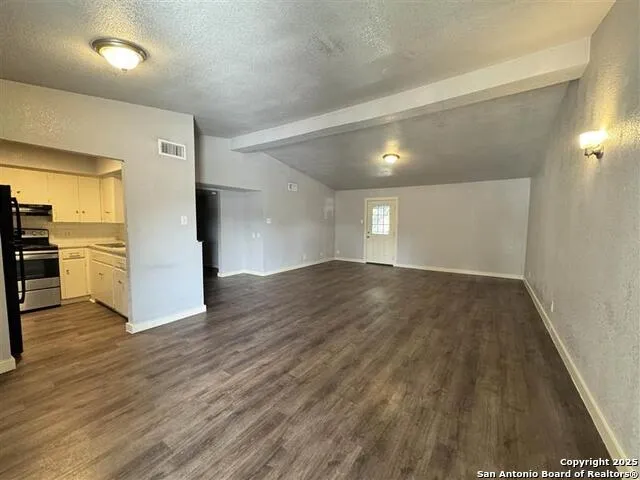 520 GENTLEMAN Unit 4 Balcones Heights, TX 78201