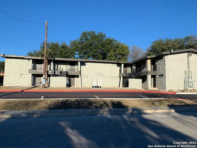 520 GENTLEMAN Unit 4 Balcones Heights, TX 78201