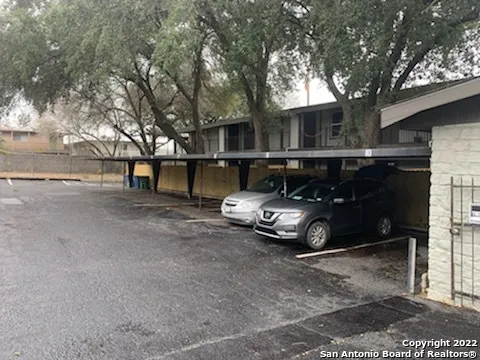 520 GENTLEMAN Unit 4 Balcones Heights, TX 78201