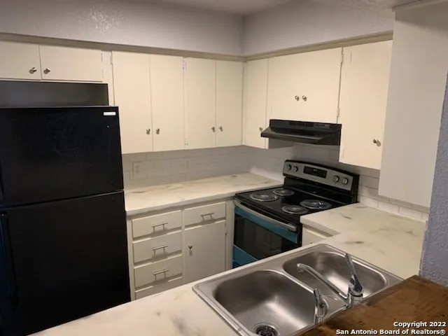 520 GENTLEMAN Unit 4 Balcones Heights, TX 78201
