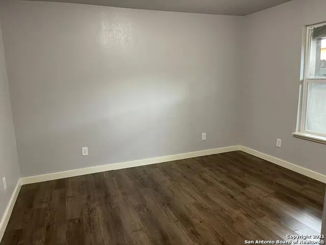 520 GENTLEMAN Unit 4 Balcones Heights, TX 78201
