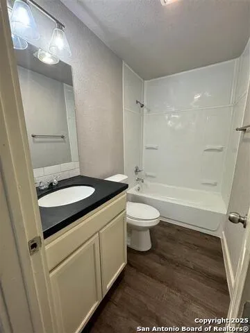 520 GENTLEMAN Unit 4 Balcones Heights, TX 78201