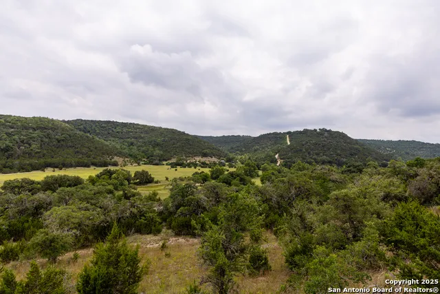 1616 mickle creek Medina, TX 78055