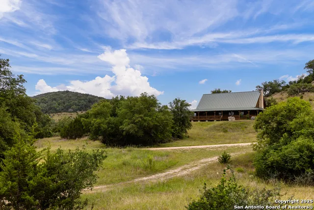 1616 mickle creek Medina, TX 78055