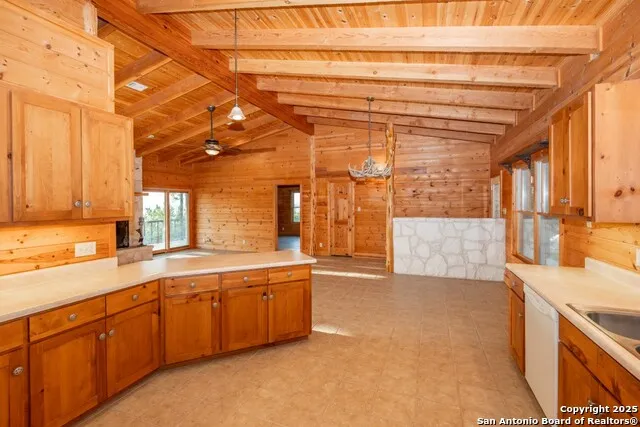 599 Mountain View Road Utopia, TX 78884